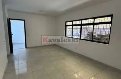 Casa térrea com ótima distribuição .comercial ou residencial .