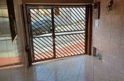 Sobrado reformado com 4 dormitórios , terraço / quintal  , 1 vaga - oportunidade