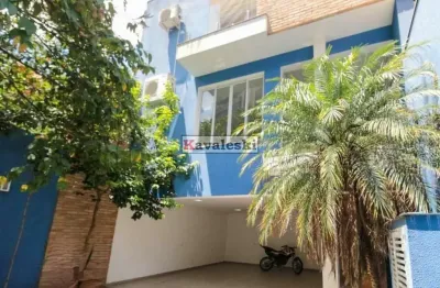 Aluga sobrado (225m²) no jardim da saúde com 3 suítes e 4 vagas.