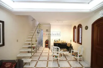 Sobrado em Condomínio Fechado - 4 Suítes 4 vagas - Quintal - Piscina - Oportunidade