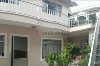 Casa com 02 dormitórios, 01 suite, 4 vagas e 02 salões fundo proximo metrô