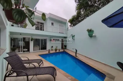 Excelente e espaçoso sobrado  4 suítes- 6 vagas - quintal com piscina- miolo do jardim da saúde.