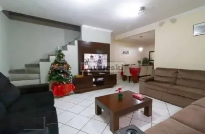 Sobrado reformado 3 dormitórios 2 vagas - acesso ao metrô - impecável