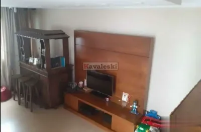 Sobrado com 3 quartos e 2 banheiros à venda, 150 m²