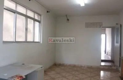 Sobrado com 2 dormitórios, sala, cozinha, 2 banheiros. o terreno tem ainda mais 3 casas!