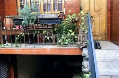 Lindo sobrado , localizado a 450 metros do metrô saúde!