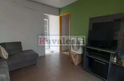 Sobrado com 4  quartos e 2 banheiros à venda, 136 m²