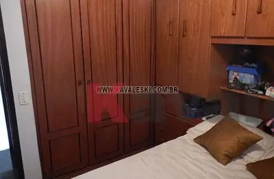 Sobrado na saúde, aceita permuta por apartamento de até 300 mil!