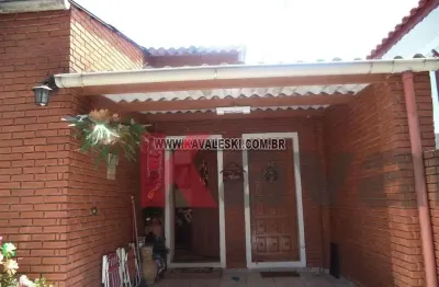 Casa térrea ao lado de todo o comércio da região da vila das mercês !!