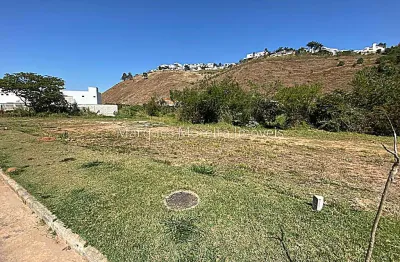 Terreno à venda na Rua Octávio Malvaccini, São Pedro, Juiz de Fora