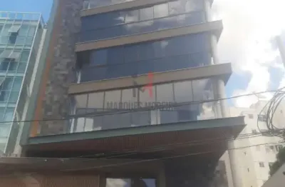 Desfrute de uma cobertura excepcional na praça do bom pastor: seu refúgio de luxo no coração da cidade'