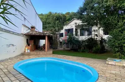 Casa com 3 quartos à venda na Rua Professor Vicente Mazini, Bom Pastor, Juiz de Fora