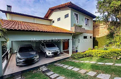 Ampla casa de 339m² com 4 quartos no charmoso condomínio chalés do imperador.