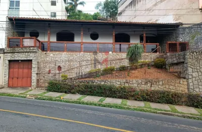 Casa com 3 quartos, suíte e linda vista em bairro valorizado.