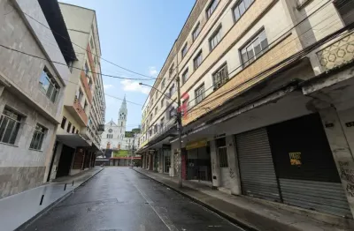 Quarto e Sala de Frente na Rua Padre Matias | Em Frente à Igreja da Glória