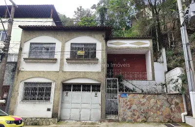 Casa com 3 quartos à venda na Rua Vicente Adão Botti, 315, Bom Pastor, Juiz de Fora