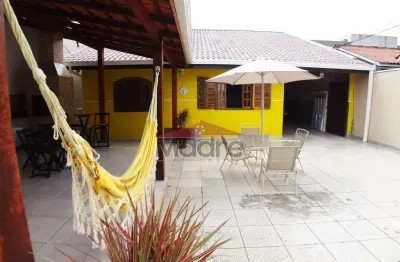 Casa com 4 quartos à venda na rua júlio eduardo gineste, 1458, santa quitéria, curitiba, 250 m2 por r$ 790.000