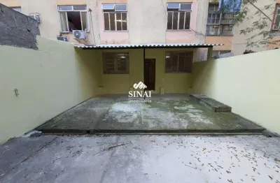 Apartamento com 2 quartos para alugar na soldado ivo de oliveira, 368, vila kosmos, rio de janeiro por r$ 800