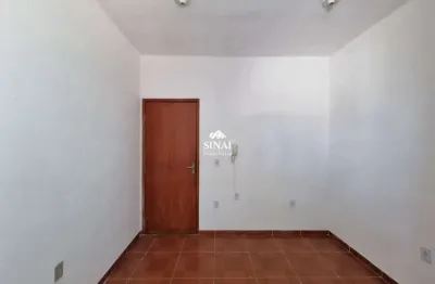 Sala comercial para alugar na estrada do otaviano, 334, turiaçu, rio de janeiro por r$ 450
