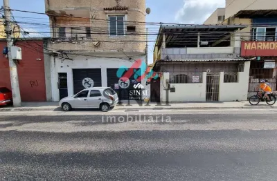 Loja com 326m²  na avenida braz de pina altura da praça do carmo