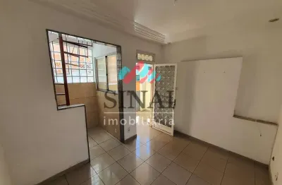 Casa com 2 quartos para alugar na Avenida Lusitania, Penha, Rio de Janeiro