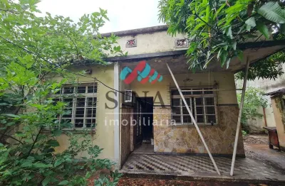 Duas casas no mesmo terreno na vila da penha, rio de janeiro- rj