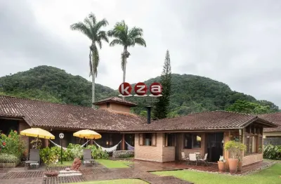 Casa de luxo a venda em ubatuba, praia dura, frente para o mar. 6 suítes, 3 salas, 8 banheiros, 11 vagas, área gourmet592 m².