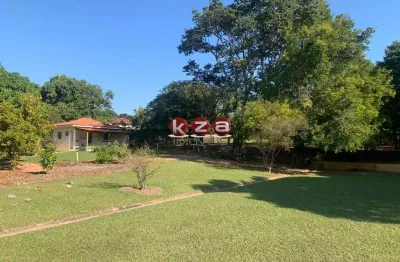 Casa à venda no centro de dois córregos-sp: 2 quartos, 1 sala, 1 banheiro, 1 vaga de garagem! venha conhecer!