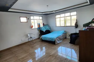 Vendo casa com 4 quartos e piscina no jardim california são gonçalo/rj.