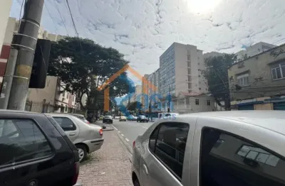 Apartamento à venda espaçoso e bem localizado no coração da tijuca!