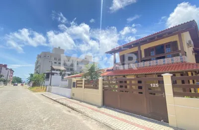 Excelente casa no canto grande - 3 suítes, com spa aquecido 5 lugares + edícula com 1 suíte. valor r$3.800.000,00. aceita proposta! agende agora mesmoa a sua visita!