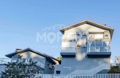 Apartamento duplex à venda no centro - bombinhas - 3 dorm. 2 vg garagem, 140m², ótima localização, 200 mts da praia de bombinhas. valor r$1.200.000,00.