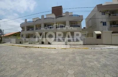 Sobrado duplex com dois dormitórios, sendo uma suíte, bombas - bombinhas  ótima localização a apenas 200 metros da praia de bombas.