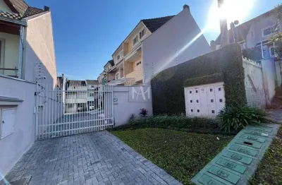Casa em condomínio fechado com 3 quartos à venda no Tingui, Curitiba  por R$ 634.000