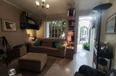 Casa com 3 quartos à venda na Rua General Couto de Magalhães, 630, São João, Porto Alegre