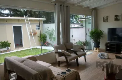 Casa de 155m² com 2 quartos, suíte, 2 vagas de garagem, no bairro jardim europa, porto alegre/rs