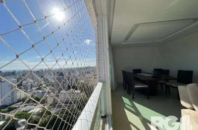 Espetacular apartamento para alugar mobiliado com eletrodomésticos, 3 dormitórios, 2 vagas cobertas, infra completa no coração do bairro petrópolis.