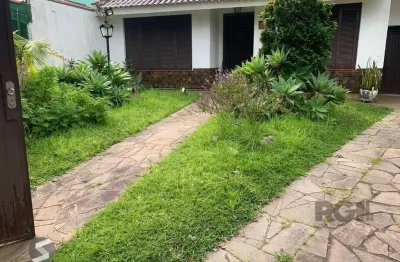 Casa com 3 quartos à venda na Rua Mura, 133, Guarujá, Porto Alegre