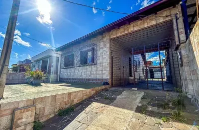 Casa 03 quartos, peças amplas, 03 dormitórios, salão de festas -3 vagas - cavalhada