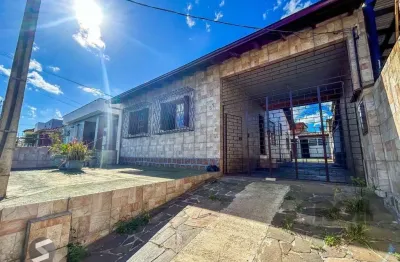 Casa 03 quartos, peças amplas, 03 dormitórios, salão de festas -3 vagas - cavalhada