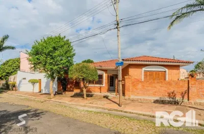 Casa com 3 quartos à venda na Rua Oiampi, 498, Guarujá, Porto Alegre