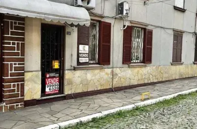 Vende-se apto térreo, com 03 dormitórios, sala com 02 ambientes