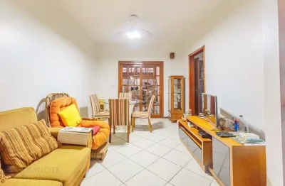 Casa 160m² - 3 dormitórios, 1 suíte, churrasqueira, terraço e 2 vagas de garagem no guarujá