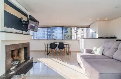 Amplo apartamento duplex com 2 dormitórios e 1 vaga de garagem.