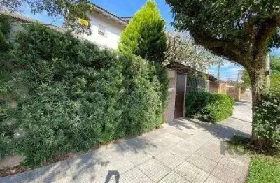 Casa com 3 quartos à venda na Rua César de Castro, 233, Teresópolis, Porto Alegre