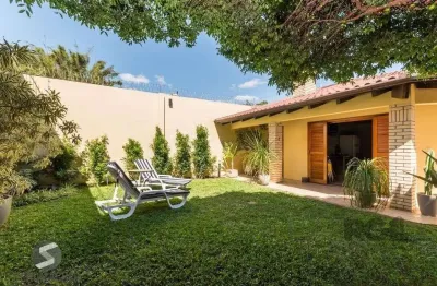 Casa com 3 quartos à venda na Avenida General Barreto Viana, 394, Chácara das Pedras, Porto Alegre