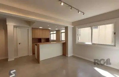 Apartamento semi mobiliado, 67m², 2 dormitórios, 1 vaga no bairro petrópolis