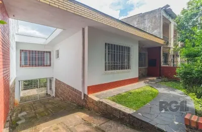Casa com 3 quartos à venda na Rua Cidade de Uberlândia, 142, Jardim Europa, Porto Alegre