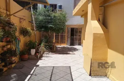 Casa com 4 quartos à venda na Avenida Frei Henrique de Coimbra, 184, Vila Ipiranga, Porto Alegre