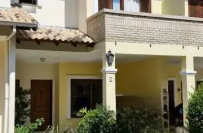 Sobrado com três dormitórios no condoínio residência jardim verde ipanema.